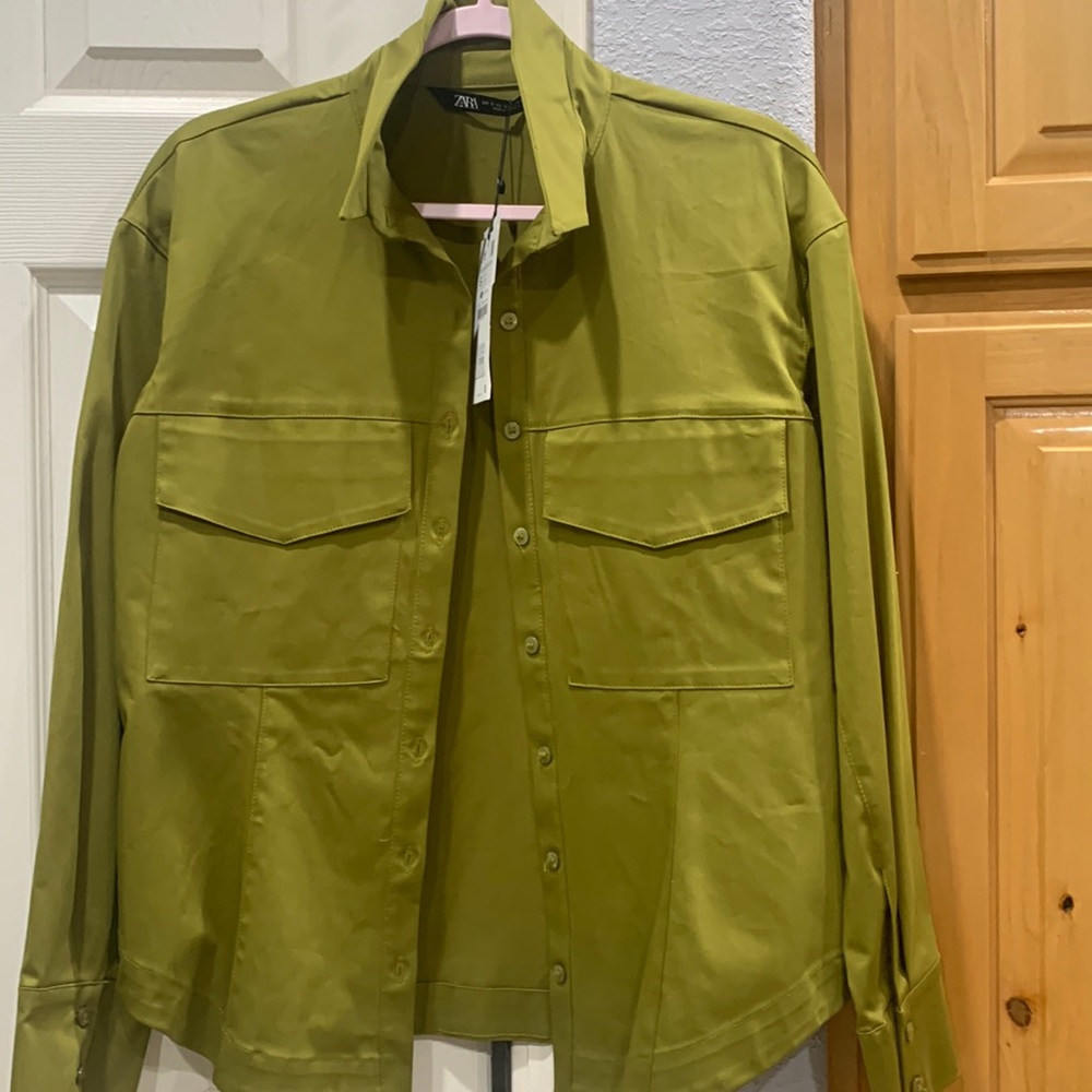 Zara light button up top in olive